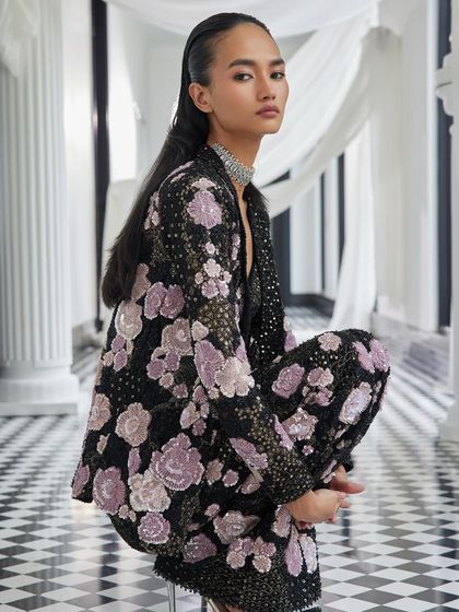 The black patchwork co-ord set by Istya is both bold and graceful. The sculptural tailoring and handcrafted depth make it a must-have for a modern festive wardrobe.