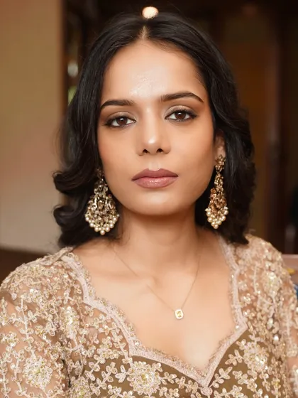 My philosophy is that makeup should feel like your own skin, just more magical. This soft glam look embodies that, with a focus on a natural, dewy finish, subtly enhanced eyes, and a neutral lip tone for an effortlessly radiant appearance.