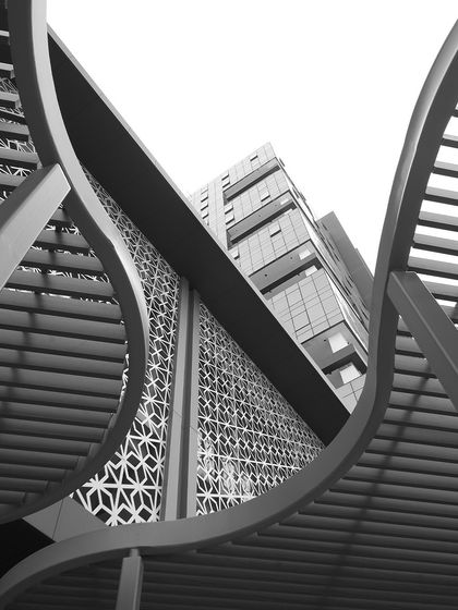 This abstract view of the KRC Hetero Commerzone highlights the geometric complexity of our landscape structures. The interplay between the curved pergolas and the angular facade of the building creates a powerful architectural dialogue.