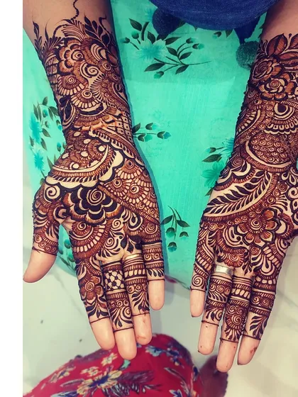 A lovely, detailed design for a member of the bridal party. It has the richness of bridal henna but with slightly less coverage, making it perfect for a close family member.