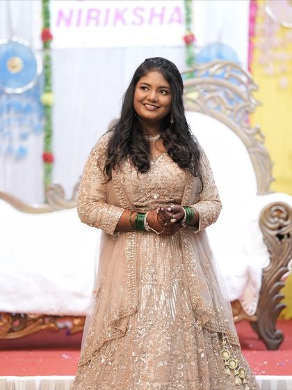 The layered jacket-style dupatta on this lehenga adds a unique and regal touch to the overall silhouette. It’s a complete, hassle-free rental for your big day.