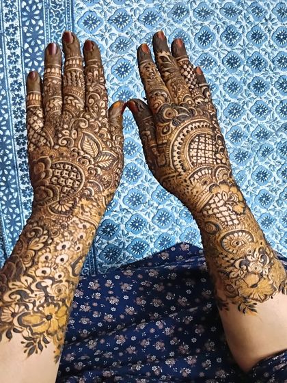 Hajira Mehendi Artist - Mehndi Artist Services Modern & Minimalist Designs photo 29