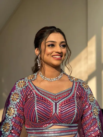 This look is all about fun and glamour. The high, curly ponytail is perfect for a vibrant Sangeet night.