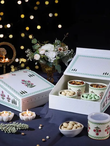 Add a little crunch to your Diwali. This hamper contains four types of our gourmet nuts and cookies, including pista almonds, coated cashews, and Mexican trail mix.
