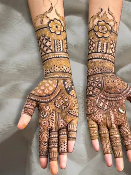 A beautiful non-bridal design with floral bands on the wrist and intricate patterns on the palm and fingers.