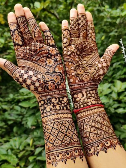 A beautiful example of a rich henna stain on a design that mixes floral and geometric patterns. The client was thrilled with the result, and so was I.