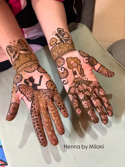 A full view of the whimsical fairy and butterfly mehendi. It’s a playful and unique take on bridal henna, perfect for someone who wants something different.