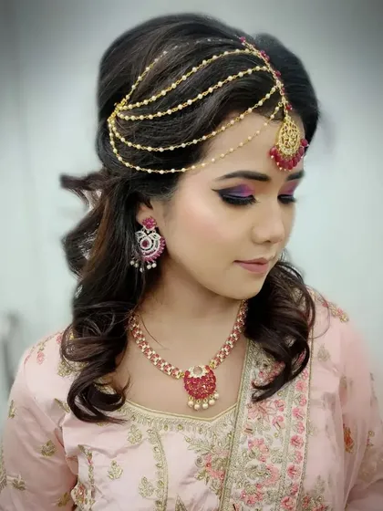 A closer look at the intricate matha patti placement and hairstyling that accompanies a North Indian bridal makeup look.