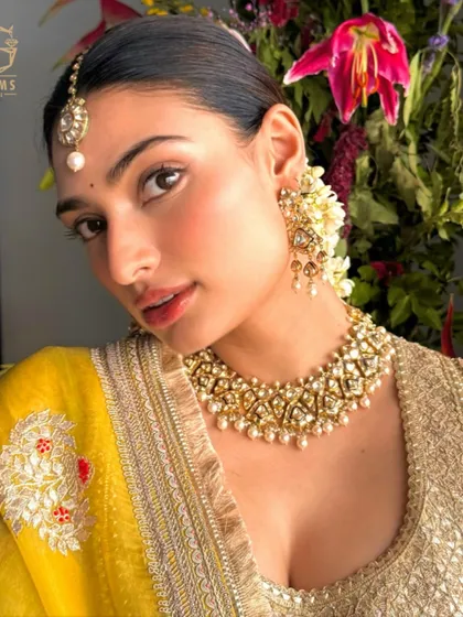 The regal allure of Polki is undeniable. Here, the beautiful Athiya Shetty embodies timeless elegance, adorned in our handcrafted Polki necklace set with delicate pearls, showcasing a rich heritage of Indian craftsmanship.