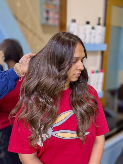 Chestnut brown is the perfect vibe for any occasion. It's a versatile and sophisticated color that looks great whether you're heading to the office or a party.