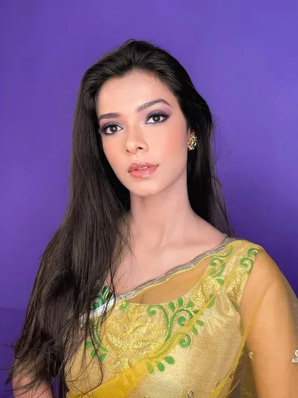 A subtle, glowy, glassy base for a Mehendi ceremony. This look is all about enhancing the bride's inner charm and radiance.