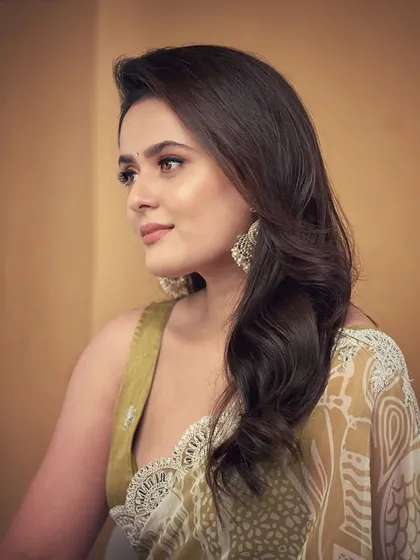 This profile shot showcases the soft waves and the glowing skin I created for this traditional yet modern look.
