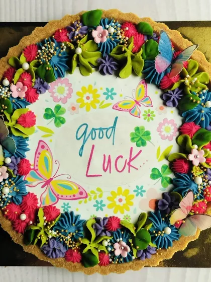 The vibrant colors and cheerful design of this 'Good Luck' tart are meant to inspire joy and excitement for the journey ahead. It’s a beautiful and thoughtful farewell gift.