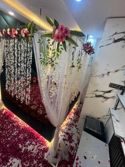 Romantic Room & First Night Setups photo 11