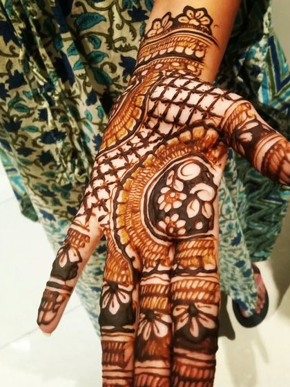 Hussaina Mehendi Artist - Bridal Mehendi Mehendi for Family & Guests photo 10