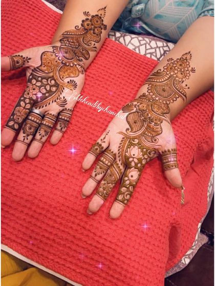 A beautiful Arabic-style design for Karwachauth, with flowing vines and floral motifs.