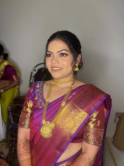A beautiful candid shot of Yana. Her skin looks flawless from every angle, and the soft pink tones in her makeup tie in perfectly with her saree.