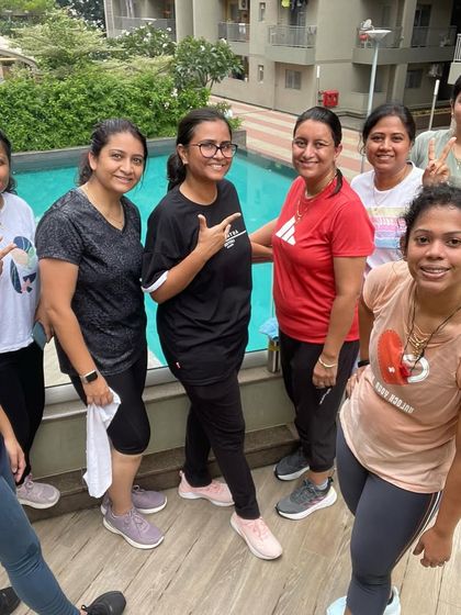 A selfie with some of the amazing people who came to my birthday community class. Starting my day by sharing my passion was the best gift.