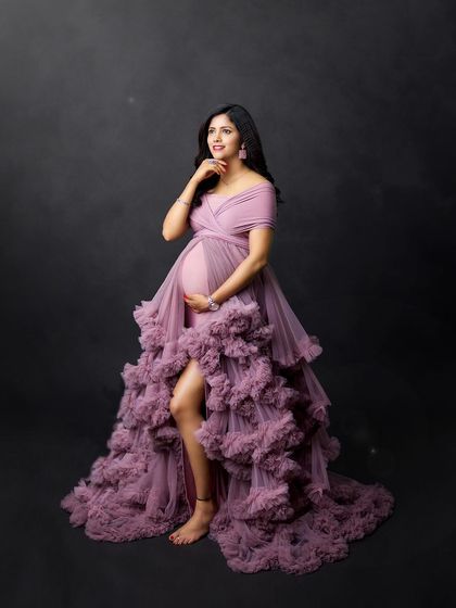 This dusty lavender ruffled gown is incredibly romantic and stylish. The high slit and voluminous skirt make for a very glamorous and high-fashion look.