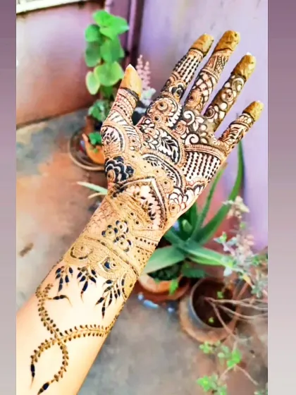 A semi-bridal design that extends just past the wrist. This piece combines classic Indian patterns on the palm with a beautiful vine that elegantly wraps around the arm.