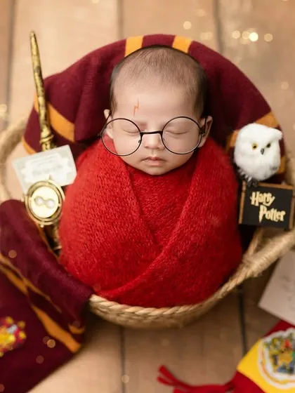 For the fans of magic, we created this adorable Harry Potter themed newborn shoot. Complete with a tiny wand, glasses, and a Gryffindor scarf, it’s a magical way to welcome your little one.