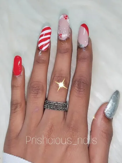 Another look at this holly jolly Christmas set, showing all the different designs together. I love mixing and matching patterns for a fun holiday manicure.
