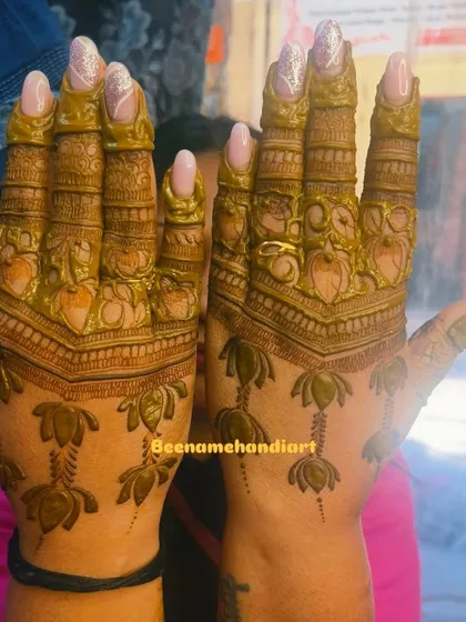 A unique design with lotus motifs covering the back of the hands and fingers.