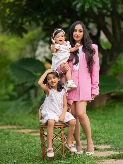 A fun pose with mom and her two daughters. These outdoor sessions in Bangalore's lovely parks are perfect for capturing natural family interactions.