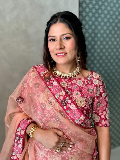 The final result is a look that is both fresh and glamorous, perfect for any festive occasion.