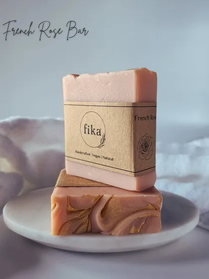 Imagine the delicate scent of roses filling your bath. My French Rose Bar, enriched with French Pink Clay, provides a creamy lather that nourishes, soothes, and offers a moment of pure self-care.