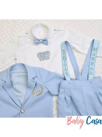 A complete birthday look for a little prince. This set includes a light blue blazer and a personalized romper with his initials, ready for his first birthday party.