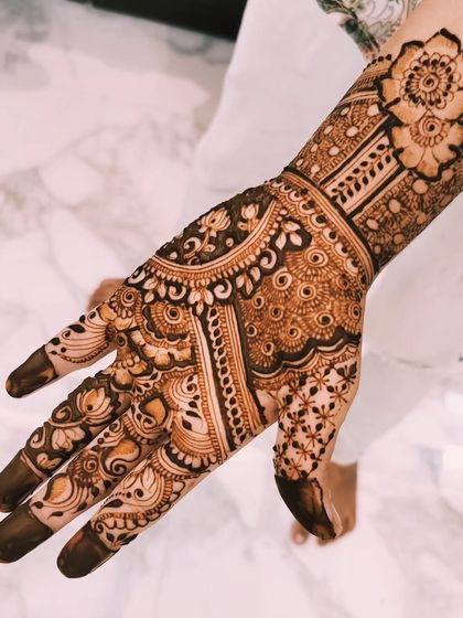Full Bridal & Engagement Mehendi photo 43