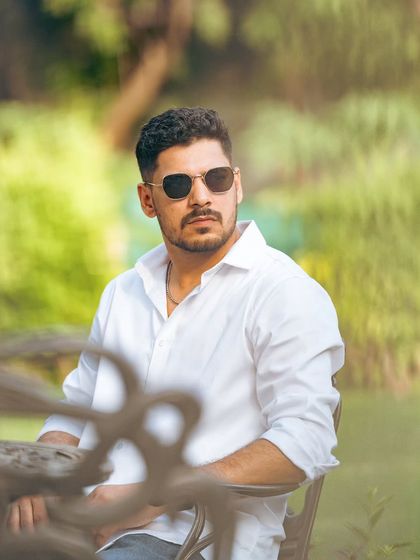 A relaxed outdoor shot for Shisen Fox sunglasses. The soft, natural lighting and green background provide a different context, showing the product's versatility for both city and leisure wear.
