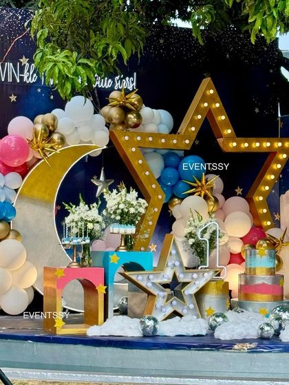 A slightly different perspective of the "Twinkle Twinkle" setup, highlighting the large, illuminated star prop and the cloud-like floor decor.