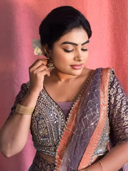 A soft glam look, perfect for a wedding reception or special event. The focus here is on flawless skin, defined eyes, and a subtle lip, paired with an elegant lehenga.