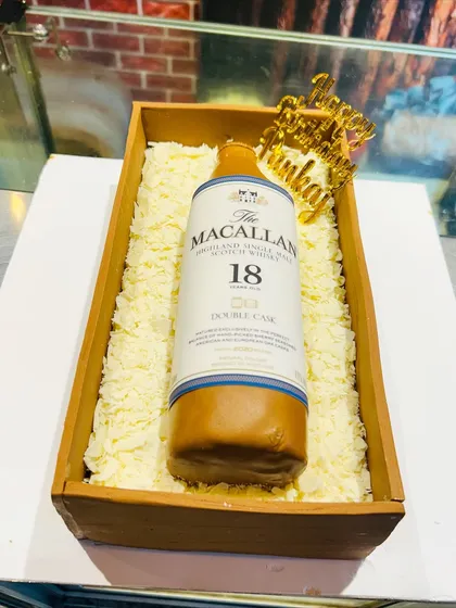 Is it a cake or a bottle of The Macallan 18? This hyper-realistic bottle cake is one of my specialties, perfect for milestone birthdays and celebrations for adults. The entire bottle, box, and even the packing material are completely edible.