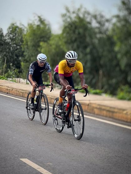 Two elite riders, working together in a breakaway.