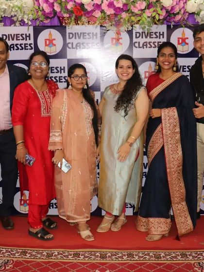 Prof. Parab with the teaching staff and students on the red carpet at the farewell event.