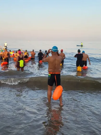 This is where it begins. A team united, facing the vastness of the ocean. We believe that accountability and teamwork are the foundations of greatness. Every swimmer's effort contributes to the strength of the group as we prepare to enter the water for the 90 Minute Ultimate Sea Swimming Challenge.