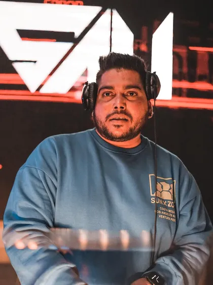 A confident look from behind the decks. This is my office.