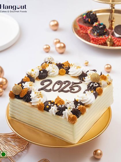 Bring a taste of tropical sunshine to 2025 with our pineapple cake. Bursting with fresh, tangy flavor, it’s the perfect zesty treat to light up your New Year celebrations.