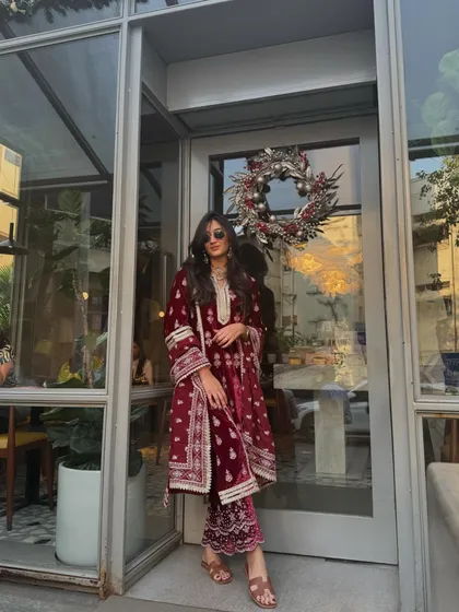 Winter wedding season is calling. This rich maroon velvet kurta set is my go to for a cozy yet super luxe look. The intricate embroidery on the makhmal fabric makes it a timeless piece for your festive wardrobe.