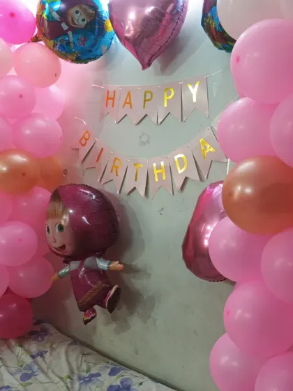 A detailed shot of the balloon pillars for the Masha and the Bear theme.