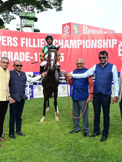 'Sovereign King' with his proud owners after winning The Benaka Developers Karnataka Juvenile Million.