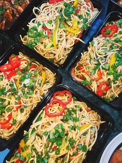 A close-up of our vegetable hakka noodles, packed and ready for delivery. We load them with fresh, colourful bell peppers and spring onions.