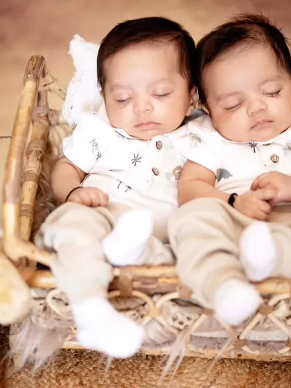 A closer look at these adorable newborn twins, nestled together in a rustic wicker cot. I focus on creating a calm and comfortable environment for these gentle sessions.