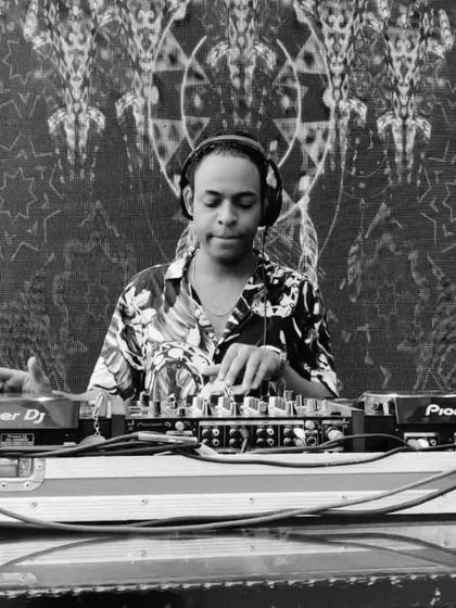 Josh B - DJ Services Techno & House Sets photo 14