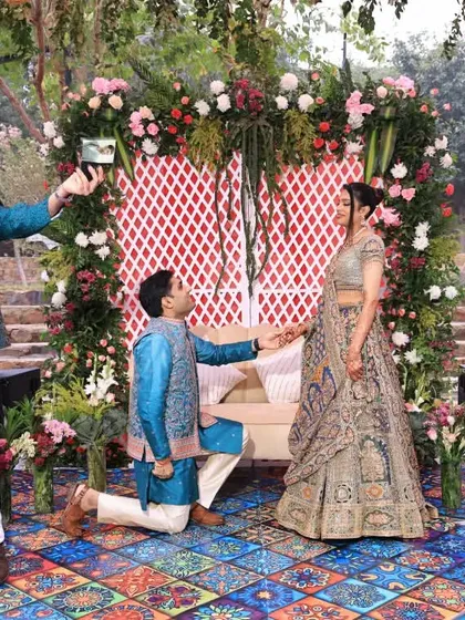Recreating the magical proposal moment for Varun and Bhumi during their Mehendi ceremony at Tijara Fort Palace. It's all about personalizing the event.