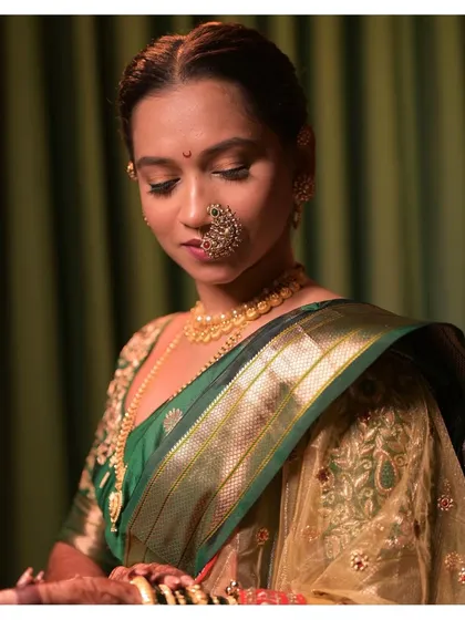 The classic 'Marathmola saaj'. Leenal's look is traditional and powerful, with perfectly defined eyes and a beautiful nauvari saree.