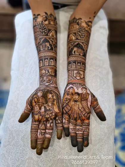 This design is a tribute to family bonds. The palms feature a varmala ceremony portrait and a family portrait of the bride with her parents and sister, with their names 'aai-baba' and 'didi' written on the fingers.